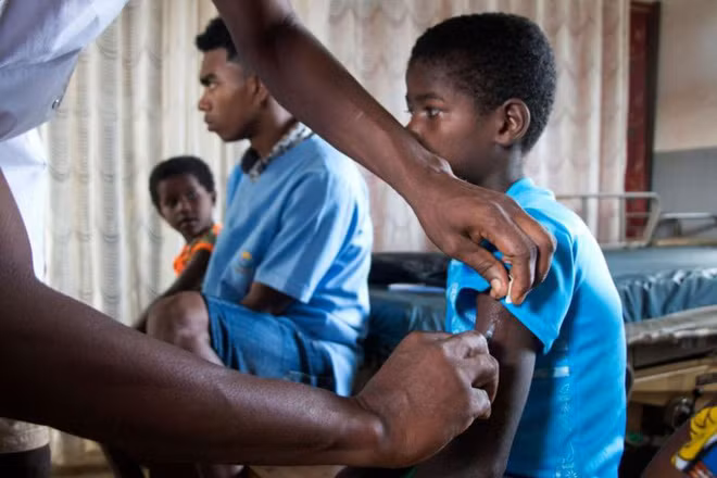 Chỉ có hơn 1/3 trẻ em trên hòn đảo rất ít trẻ em Madagascar ở châu Phi được tiêm vaccine bảo vệ.