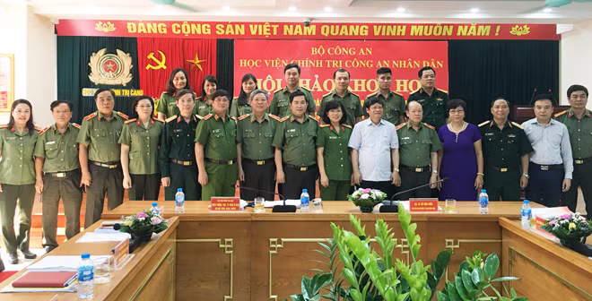 Các đại biểu tham dự hội thảo. Các đại biểu tham dự hội thảo.