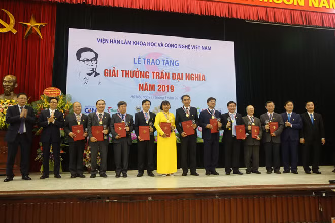 Giáo sư Nguyễn Thị Lang, nhà khoa học nữ duy nhất được nhận giải thưởng Trần Đại Nghĩa 2019. Giáo sư Nguyễn Thị Lang, nhà khoa học nữ duy nhất được nhận giải thưởng Trần Đại Nghĩa 2019.