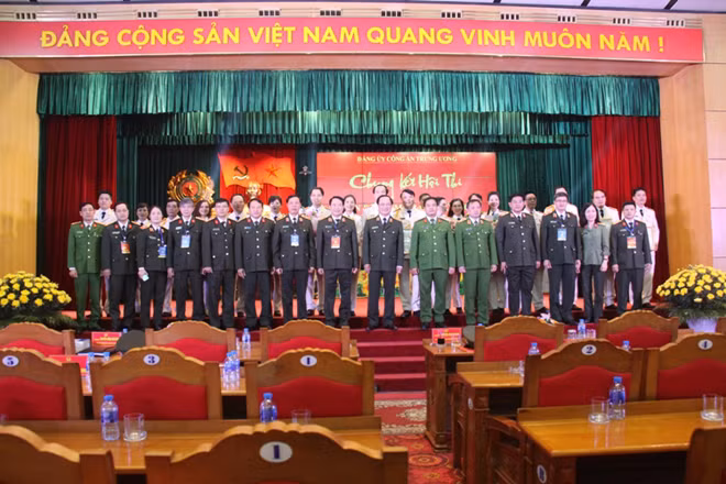 Thứ trưởng Nguyễn Văn Thành và các đại biểu tại Hội thi. Thứ trưởng Nguyễn Văn Thành và các đại biểu tại Hội thi.