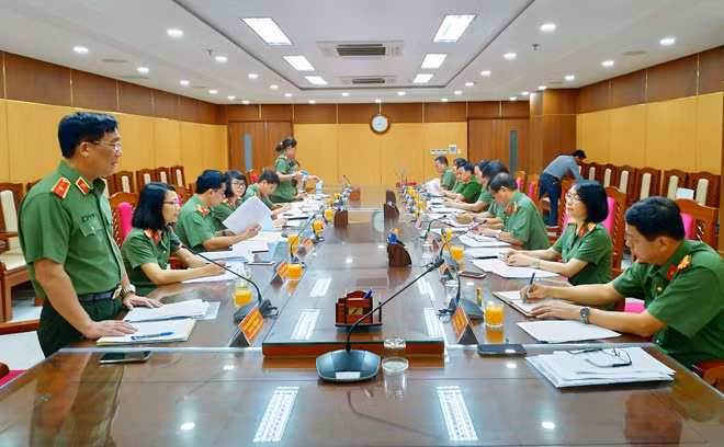 Thiếu tướng Nguyễn Đức Minh phát biểu chỉ đạo tại buổi làm việc với Công an TP Đà Nẵng.