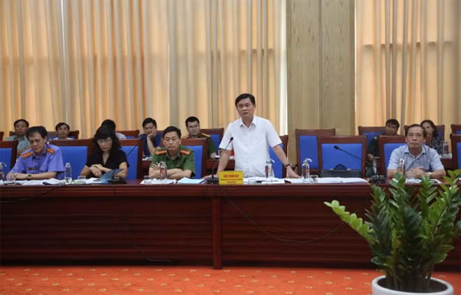 Đồng chí Thái Thanh Quý - Ủy viên dự khuyết Ban Chấp hành Trung ương Đảng, Phó Bí thư Tỉnh ủy, Chủ tịch UBND tỉnh kiến nghị một số đề xuất với đoàn công tác của Trung ương.