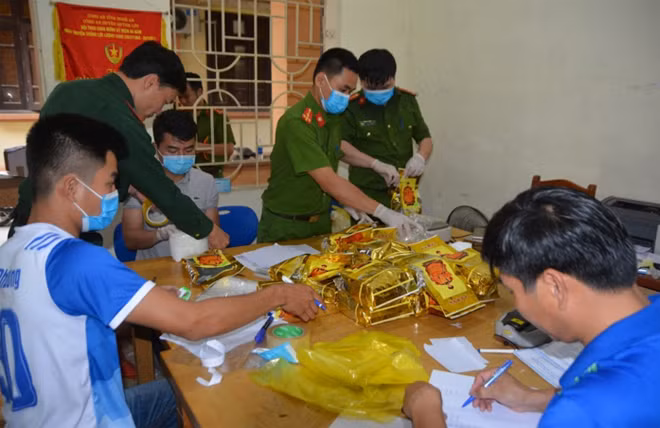 Công an tỉnh Nghệ An đã triệt phá thành công đường dây mua bán, vận chuyển, tàng trữ trái phép chất ma túy, thu giữ 700 kg ma túy.
