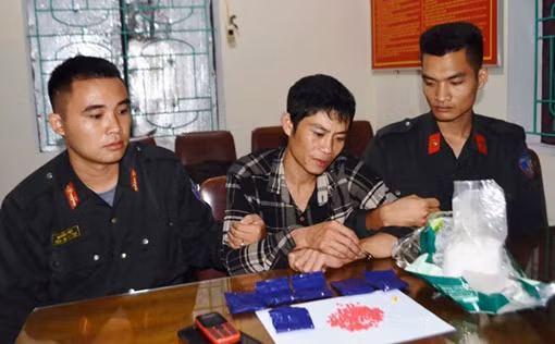 Vận chuyển thuê ma túy xuyên biên giới lấy 20 triệu tiền công ảnh 3