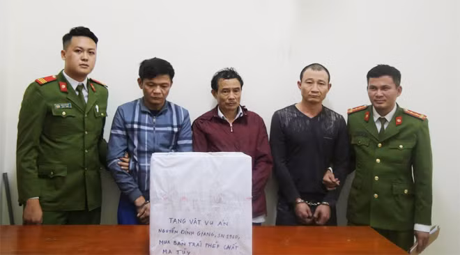 Ba đối tượng vừa bị bắt giữ.
