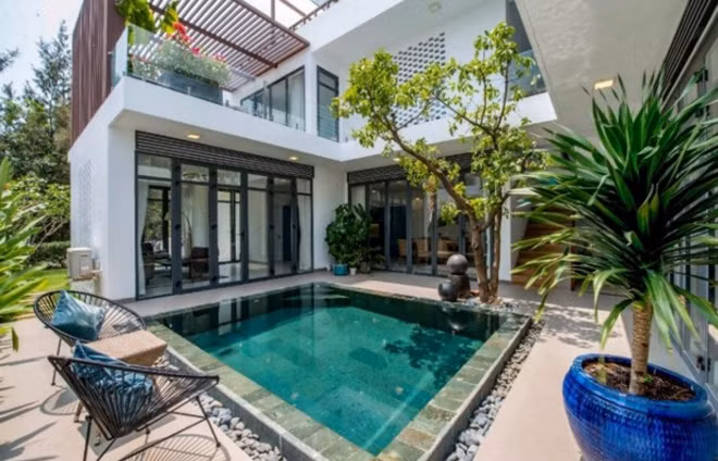 Thiết kế nhà hiện đại, trang nhã giúp gia chủ cảm nhận được cuộc sống giản dị nhưng bình yên tại vùng biển xinh đẹp.