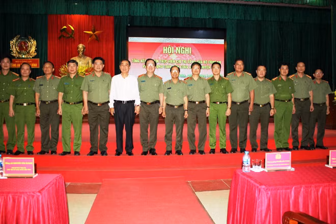 Thứ trưởng Nguyễn Văn Thành và đồng chí Nguyễn Văn Quang cùng các đại biểu tại Hội nghị. Thứ trưởng Nguyễn Văn Thành và đồng chí Nguyễn Văn Quang cùng các đại biểu tại Hội nghị.