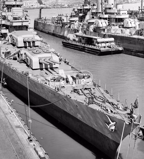 Chiến hạm USS Indianapolis trước ngày bị bắn chìm.