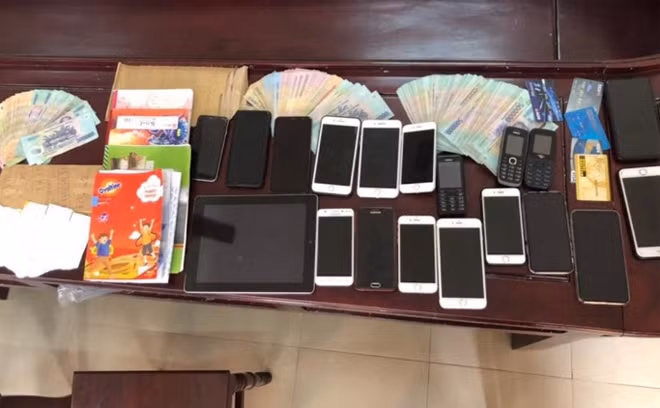 Tang vật của một vụ đánh bạc “khủng”. Tang vật của một vụ đánh bạc “khủng”.