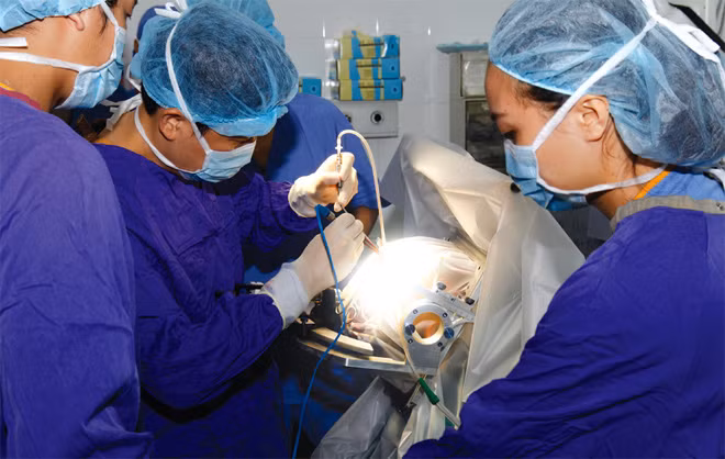 Ca phẫu thuật khối u thần kinh khổng lồ tại BV Việt Đức.