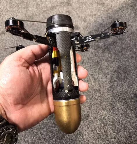 Drone-40 nhỏ bằng lòng bàn tay.