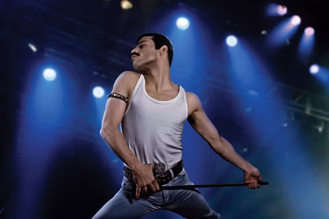 Tạo hình diễn viên Rami Malek trong vai Freddie Mercury.