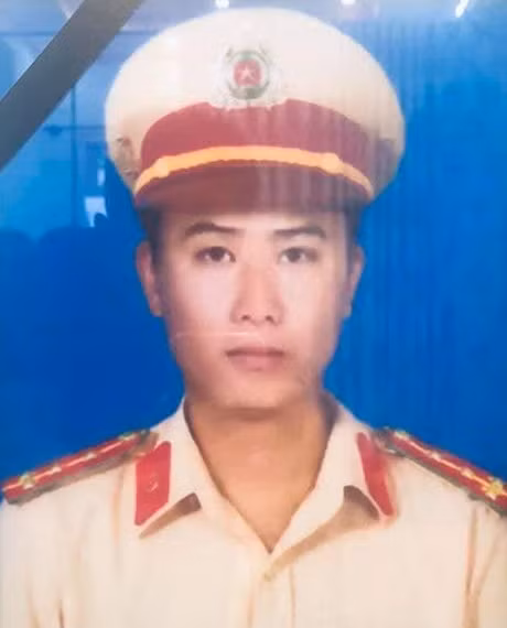 Di ảnh Đại úy Chu Quang Sáng.