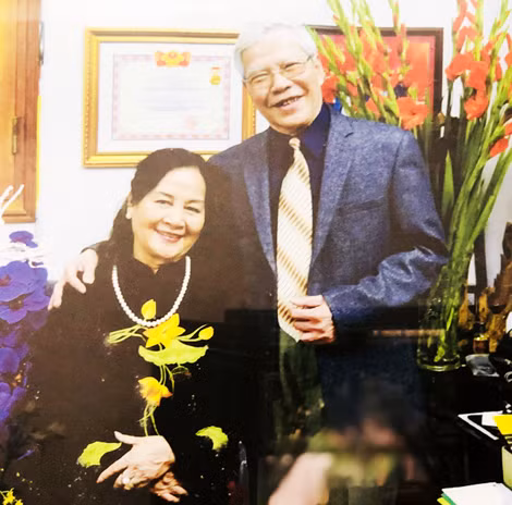 Nghệ sĩ nhân dân Ngô Mạnh Lân và vợ, NSND Ngọc Lan.