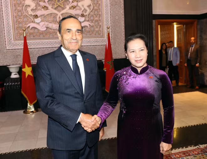 Chủ tịch Hạ viện Morocco Habib El Malki đón Chủ tịch Quốc hội Nguyễn Thị Kim Ngân. Ảnh: TTXVN.