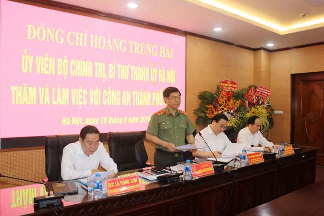 Trung tướng Đoàn Duy Khương, Giám đốc Công an TP Hà Nội báo cáo kết quả công tác 7 tháng đầu năm 2019.