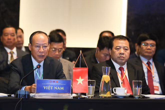 Thứ trưởng Lê Quý Vương, trưởng đoàn Việt Nam phát biểu tại hội nghị.