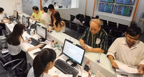 Hàng loạt công ty bị phạt vì vi phạm chứng khoán ảnh 1