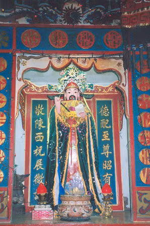 Tượng Tán lý quân vụ Nguyễn Duy.