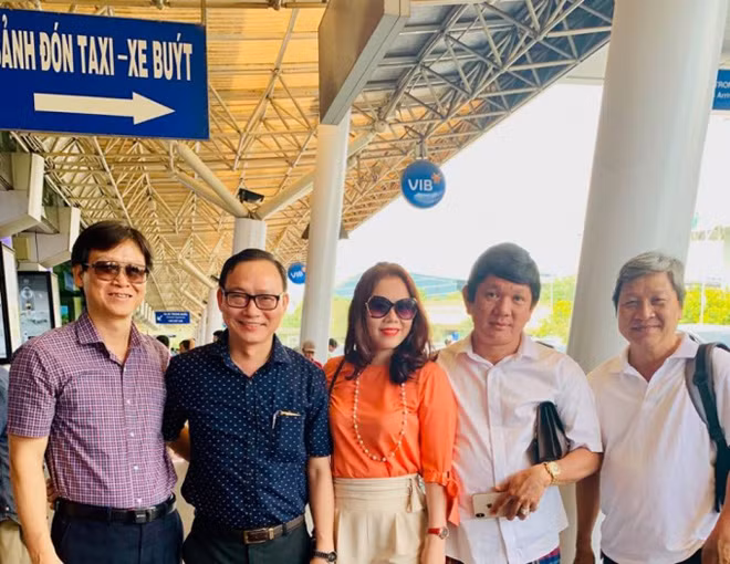 Ê-kíp làm phim “Bão ngầm”. Ê-kíp làm phim “Bão ngầm”.