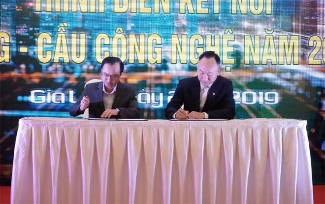 Lễ ký kết biên bản ghi nhớ và thỏa thuận hợp tác giữa các doanh nghiệp.