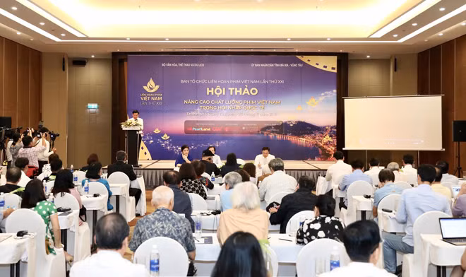 Các đại biểu dự Hội thảo nâng cao chất lượng phim Việt tại Liên hoan Phim Việt Nam lần thứ XXI.