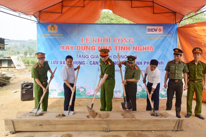 Quang cảnh lễ khởi công.