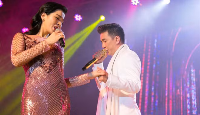 Đàm Vĩnh Hưng, Lệ Quyên trong một chương trình biểu diễn.