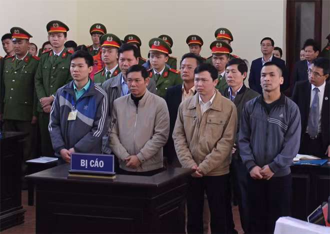 Các bị cáo tại tòa.