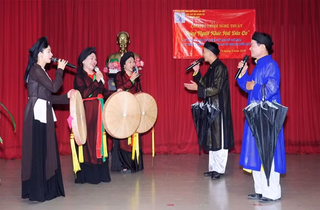 Một tiết mục của Câu lạc bộ quan họ Mười Nhớ trong chương trình nghệ thuật “Dâng Người khúc hát dân ca” nhân kỷ niệm 129 năm Ngày sinh Chủ tịch Hồ Chí Minh (19-5-1890 - 19-5-2019).