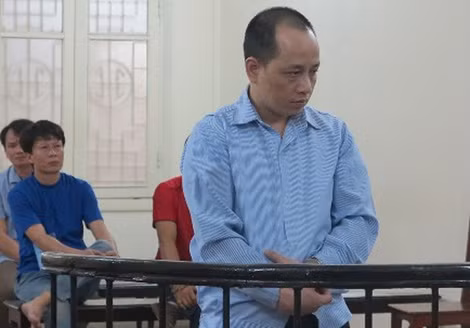 “Siêu trộm" ôtô Trần Quang Mạnh bị đưa ra tòa xét xử. “Siêu trộm" ôtô Trần Quang Mạnh bị đưa ra tòa xét xử.