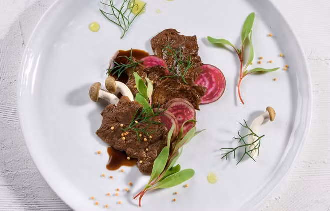 Sản phẩm thịt bò nhân tạo của Aleph Farms (Israel) có đủ các thớ cơ và mạch máu như thịt thật, được phát triển bằng một loạt công nghệ phức tạp.