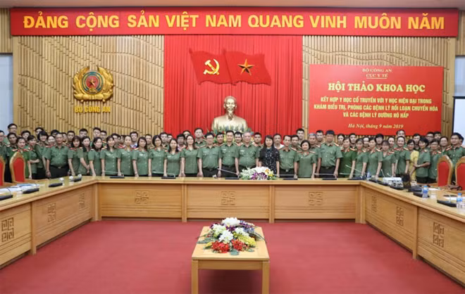 Các đại biểu tham dự Hội thảo.