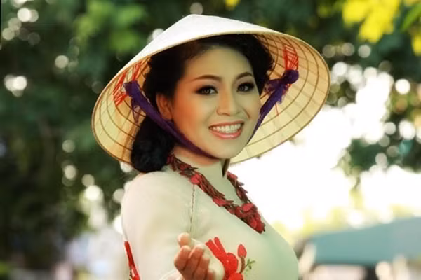 Ca sĩ Anh Thơ.
