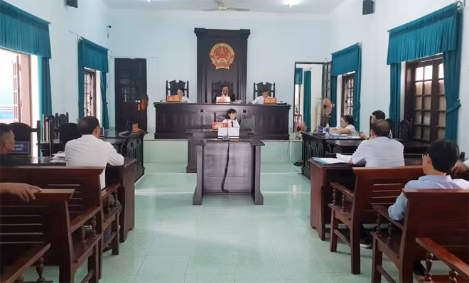 Quang cảnh phiên tòa.