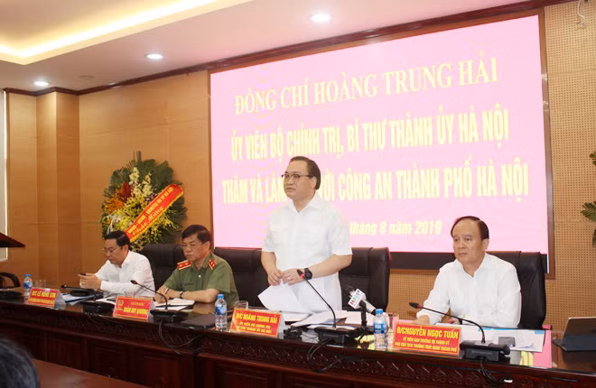 Đồng chí Hoàng Trung Hải, Bí thư Thành ủy Hà Nội phát biểu tại buổi làm việc.