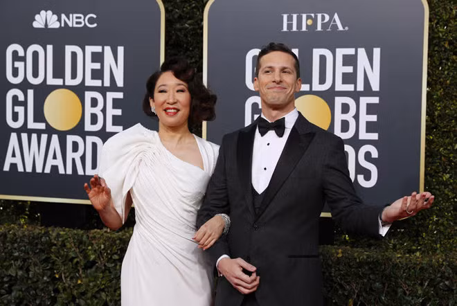 Diễn viên Sandra Oh và Adam Samberg trong vai trò người dẫn chương trình Lễ trao giải Quả cầu Vàng năm nay. Ảnh: Reuters.