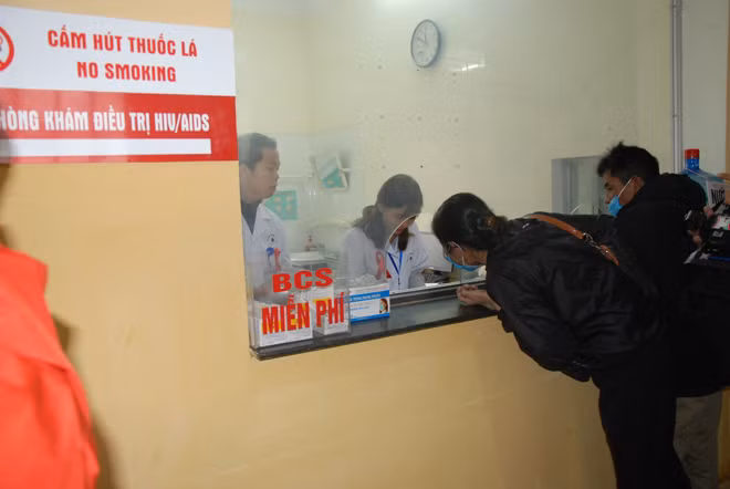 Người bệnh HIV ở Việt Nam đang sử dụng thuốc ARV để khống chế lây nhiễm, kéo dài tuổi thọ.