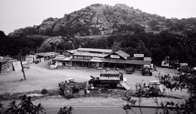 Toàn cảnh Spahn Ranch, một địa điểm quay phim cũ của Hollywood nơi mà "giáo phái Manson" đã tìm đến để ở. Ảnh nguồn: Ralph Crane / The LIFE Picture Collection / Getty Images.