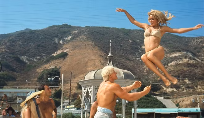 Nữ diễn viên Sharon Tate trong cảnh quay bộ phim Don't Make Waves. Ảnh nguồn: Silver Screen Collection/Getty Images.
