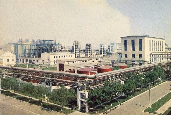 Di tích nhà máy nằm trong chương trình sản xuất bom nguyên tử của Nhật Bản ở Konan (Hàm Hưng, Bắc Triều Tiên). Ảnh nguồn: Yellow airplane, chụp năm 1997.