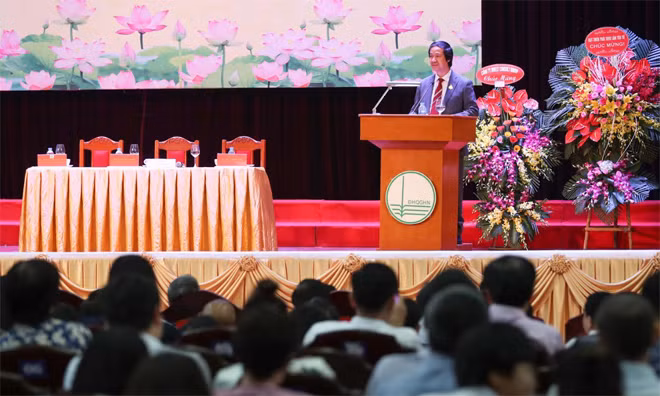 Giám đốc Đại học quốc gia Hà Nội cho hay, Dự án sẽ bao gồm một khối lượng công việc đồ sộ, cần sự tham gia trách nhiệm của cả cộng đồng. Giám đốc Đại học quốc gia Hà Nội cho hay, Dự án sẽ bao gồm một khối lượng công việc đồ sộ, cần sự tham gia trách nhiệm của cả cộng đồng.
