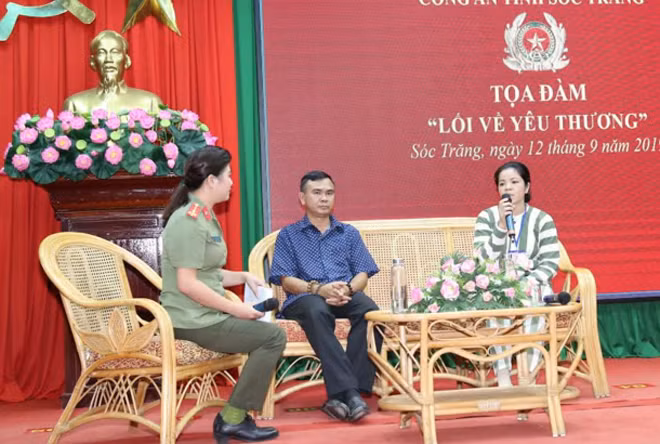 Giao lưu với các nhân vật khách mời.