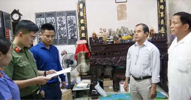 Cơ quan điều tra thực hiện các quyết định khởi tố bị can trong vụ án.
