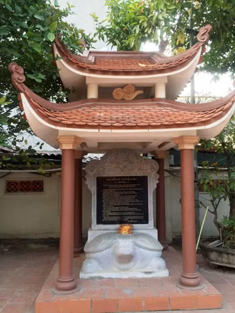 Nhà bia Tiến sĩ Nguyễn Kiều bên trong đình Phú Xá.