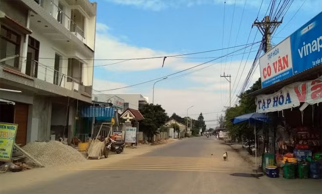 Nhà cửa của người dân xã Duy Trung được xây dựng ngày càng khang trang hơn.