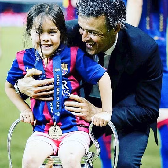 Xana – cô con gái 9 tuổi của cựu HLV Barca đã qua đời.