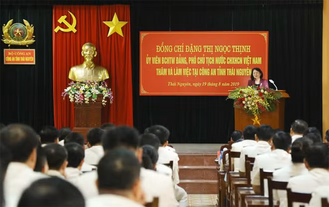 Phó Chủ tịch nước Đặng Thị Ngọc Thịnh làm việc với Công an tỉnh Thái Nguyên. Phó Chủ tịch nước Đặng Thị Ngọc Thịnh làm việc với Công an tỉnh Thái Nguyên.