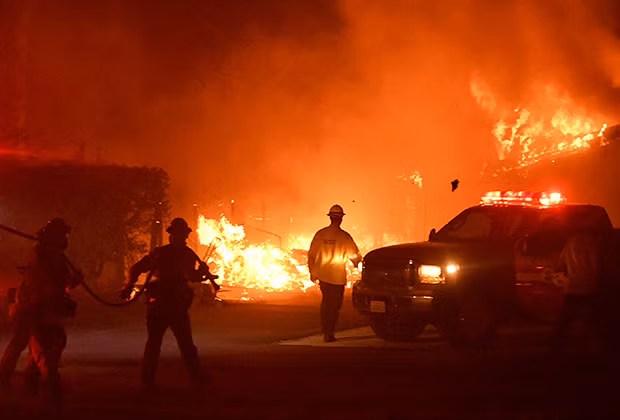 Những trận cháy rừng nghiêm trọng tại California có nguyên nhân từ nắng nóng và hạn hán.