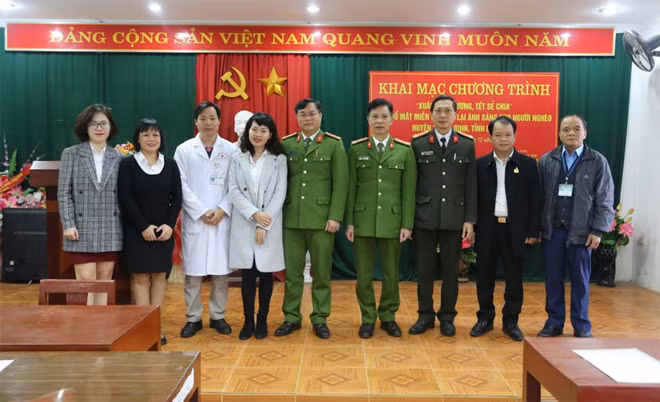 Đại diện lãnh đạo các đơn vị, cơ quan tham gia chương trình.